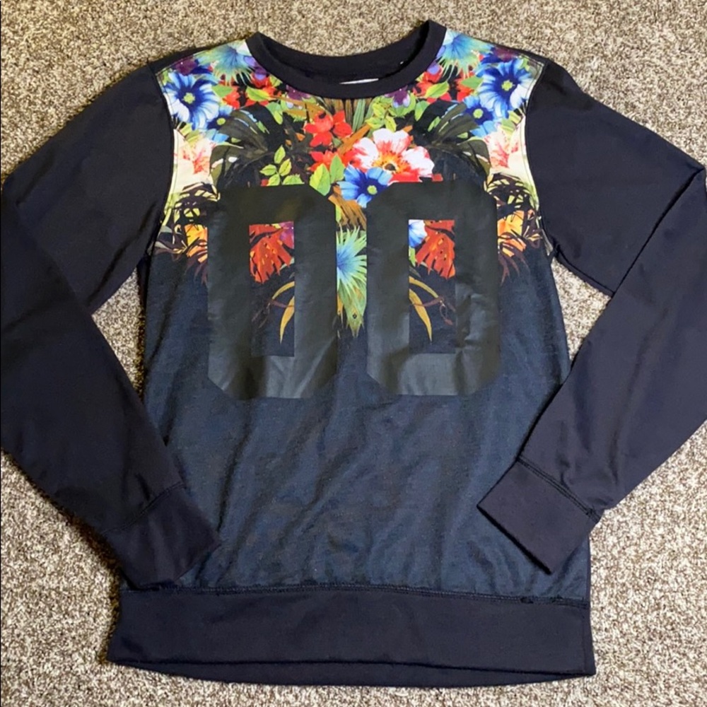 EUC: PacSun Black Floral Crewneck